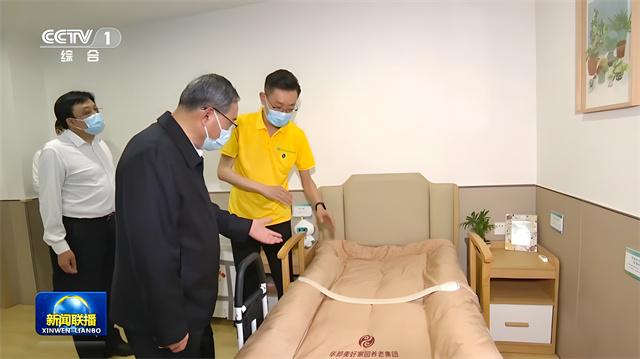 1683338890411920.jpg 李強了解養(yǎng)老床位服務.jpg